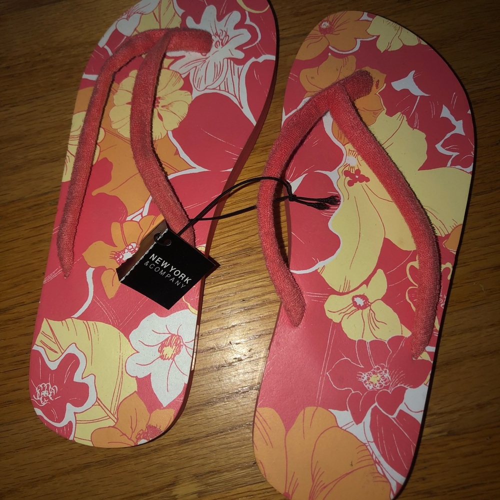 ✨NWT✨ New York & Company: Brand new Flip-Flops